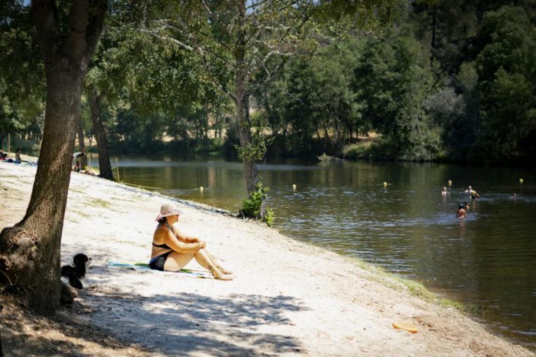 Covid-19: Mais de oitenta praias fluviais do Centro podem receber cerca de 30 mil pessoas