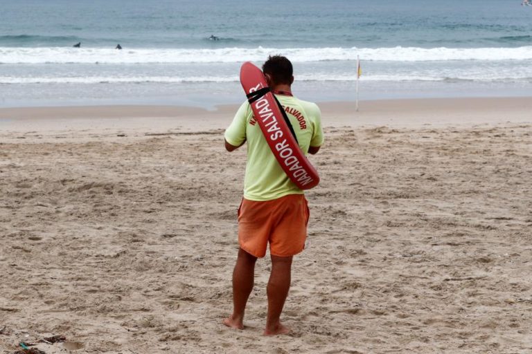 Época balnear arranca em Oeiras com reforço da higienização e “Praia Acessível”