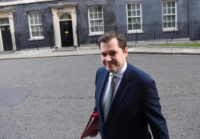 Covid-19: Londres defende decisão “ultra cautelosa” de tirar Portugal da “lista verde”