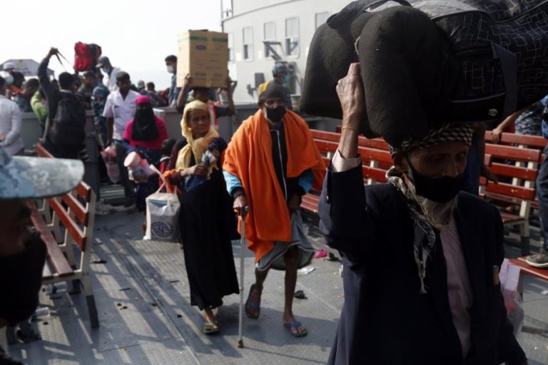 Refugiados rohingya sentem-se presos em ilha no Bangladesh