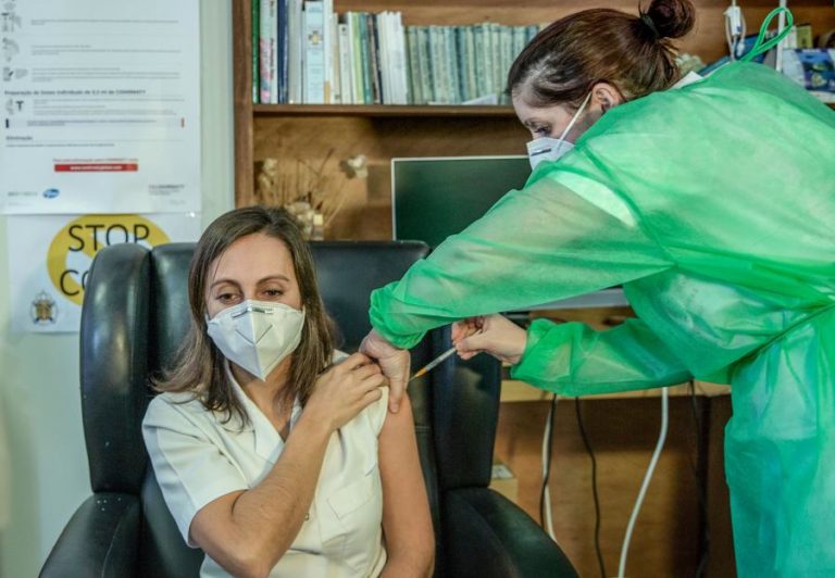 Covid-19: Açores garantem condições para 2.ª dose de vacina nas ilhas sem hospital