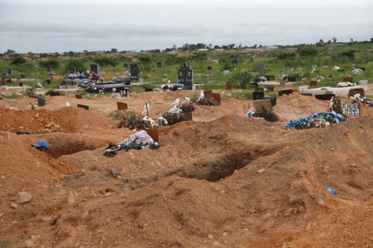 Covid-19: Pandemia matou mais de 3,87 milhões de pessoas em todo o mundo