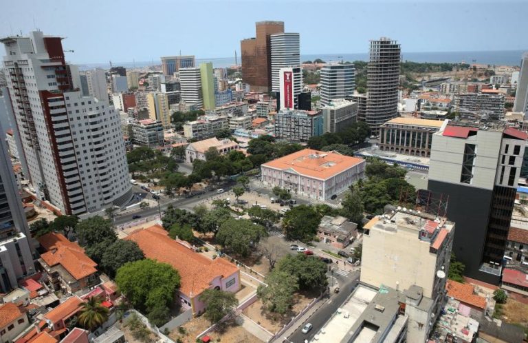Angola pede 910 milhões de dólares para abastecimento de água a Luanda