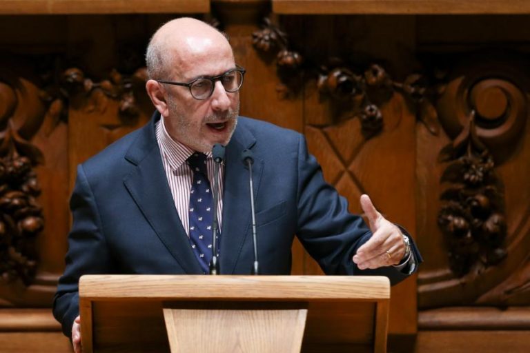 Covid-19: CDS critica “enorme infelicidade” do Presidente e “comunicação desastrosa” do Governo