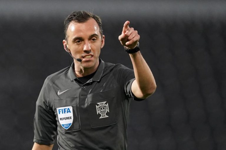 João Pinheiro foi o melhor árbitro de futebol da época 2020/2021