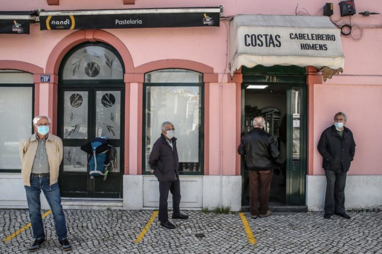 Covid-19: PS avança com diploma para prorrogar obrigatoriedade do uso da máscara