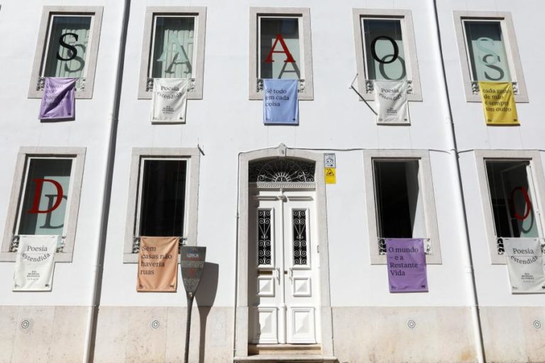 Três dias de poesia na Casa Fernando Pessoa em formato presencial, ‘online’ e com Ron Padgett