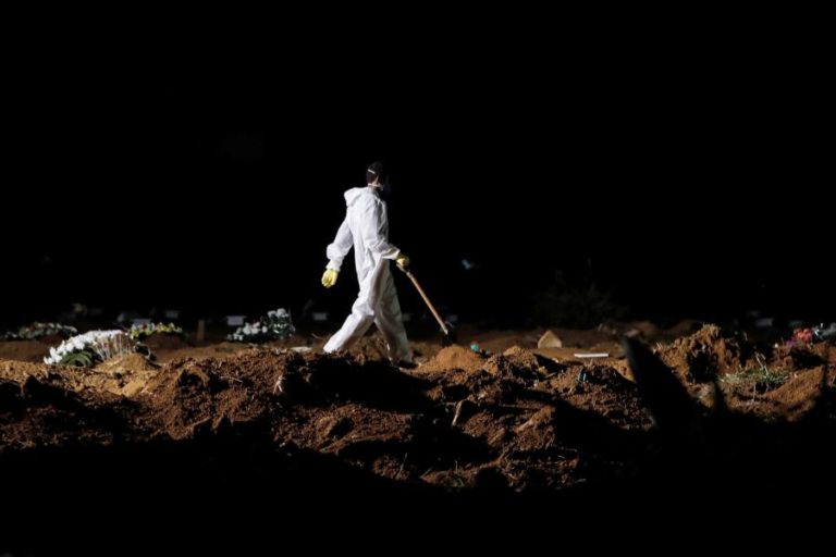 Covid-19: Mais 2.011 mortes e 79.277 casos em 24 horas no Brasil