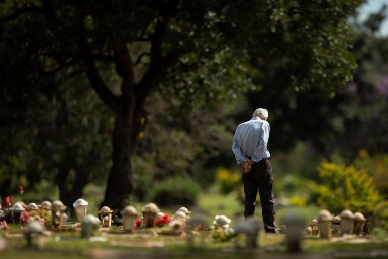 Covd-19: Brasil chega a 17 milhões de casos e aproxima-se de 477 mil mortos