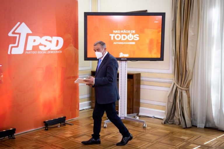 Secretário-geral do PSD vai a julgamento no caso das presenças na AR e critica pronúncia