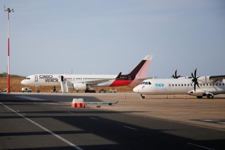 Cabo Verde reverte privatização de companhia área “em nome do interesse público”- Governo