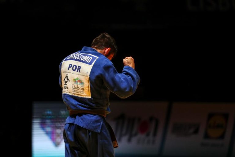 Judo/Mundiais: João Crisóstomo eliminado na estreia nos -66 kg
