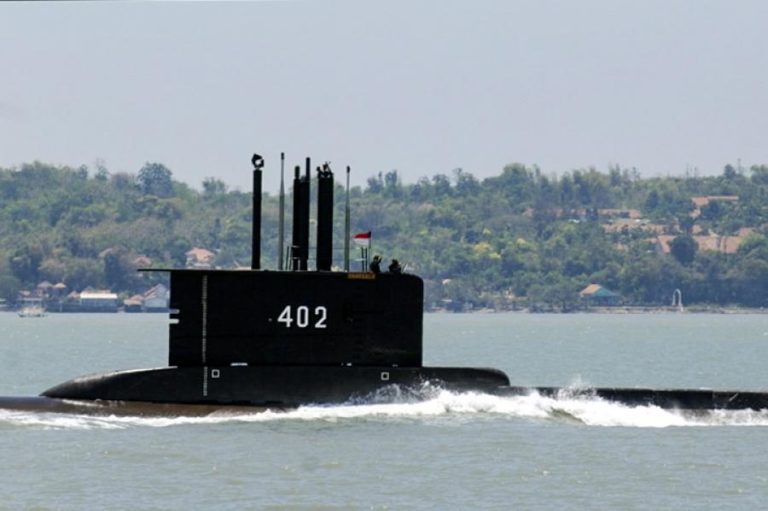 Indonésia abandona buscas de submarino afundado com 53 tripulantes a bordo