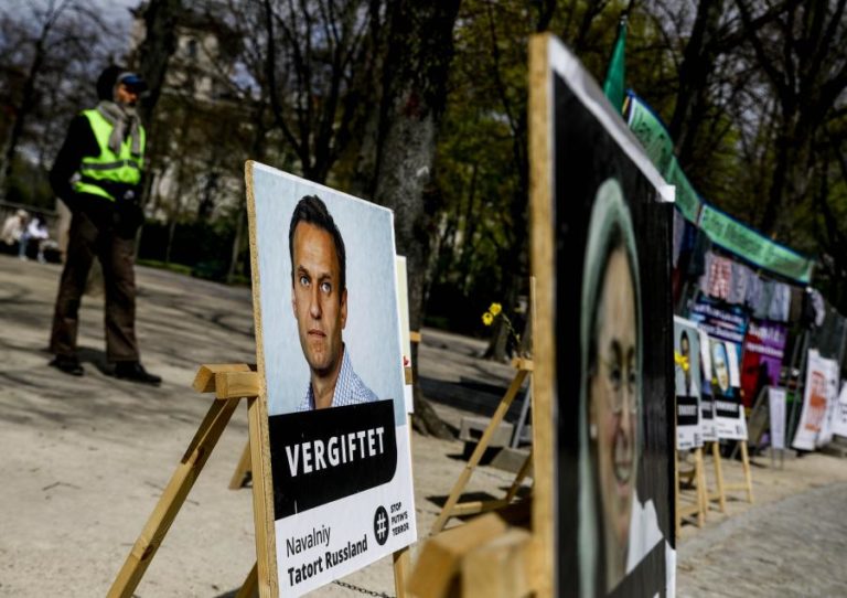 Navalny: Opositor russo regressa à colónia penitenciária