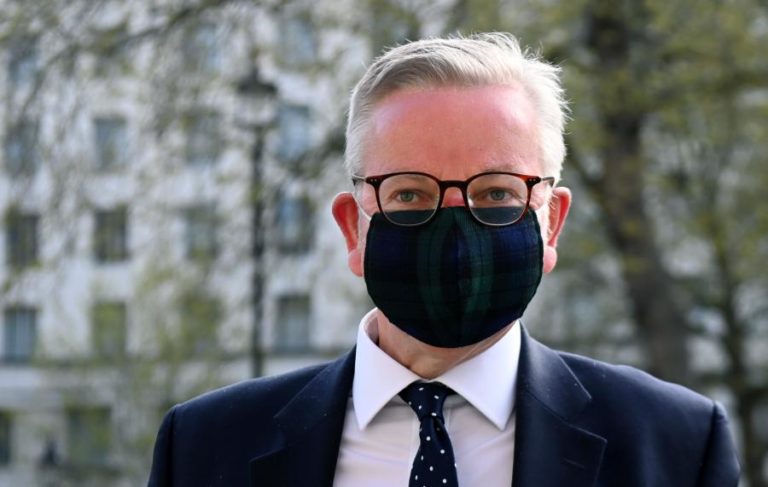 Covid-19: Ministro britânico em contacto com infetado durante viagem a Portugal