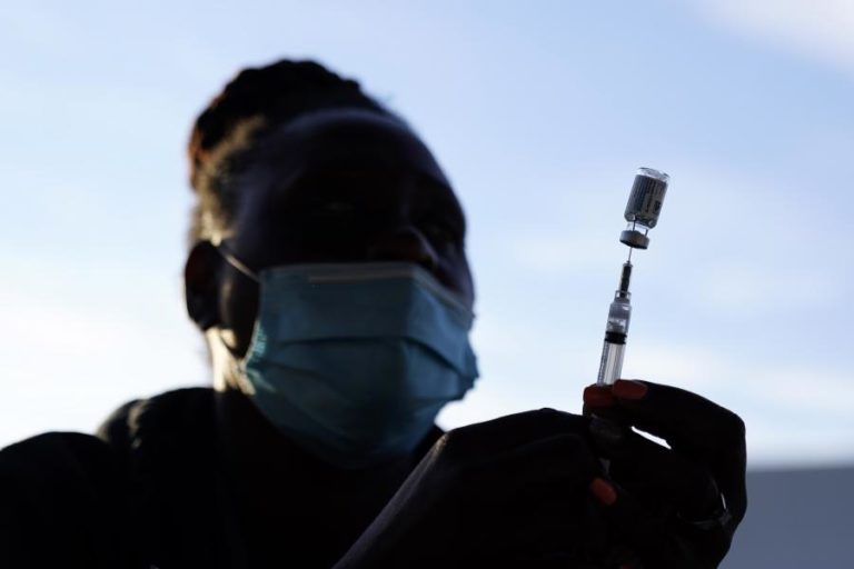 Covid-19: África ainda só vacinou menos de 2% da população, meta é 60% – África CDC