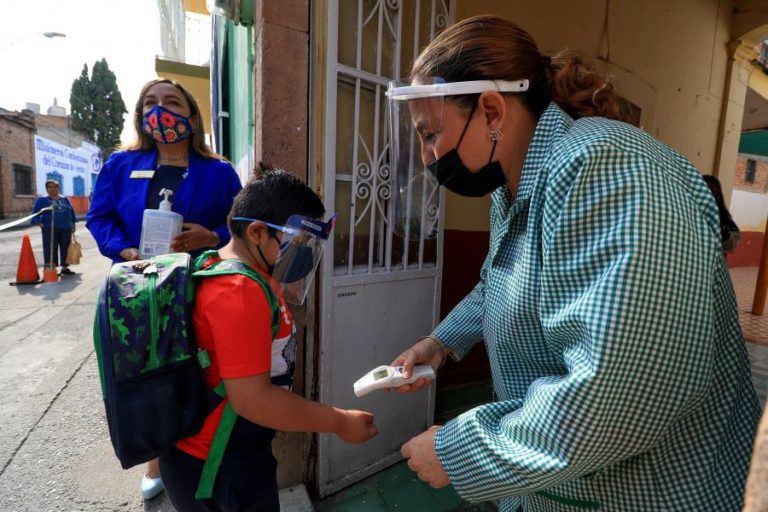 Covid-19: México com 216 mortes e 2.894 casos em 24 horas