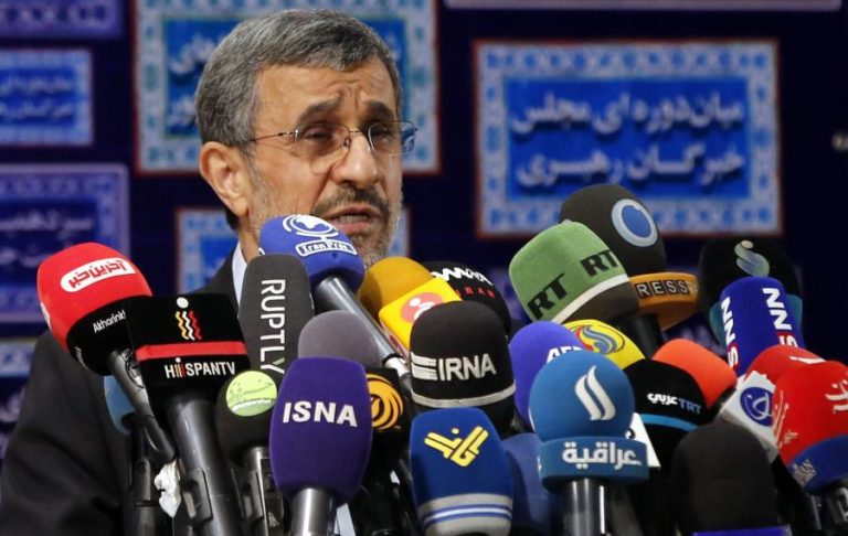 Antigo presidente iraniano Ahmadinejad apoia grevistas do setor energético