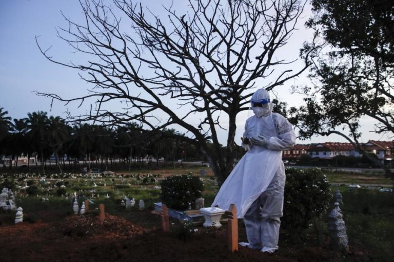 Covid-19: Balanço contabiliza 3.824.885 mortes desde o início da pandemia