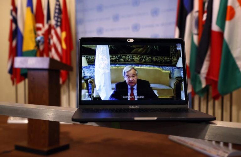 Guterres alerta que humanos estão a boicotar o que conseguem obter dos oceanos