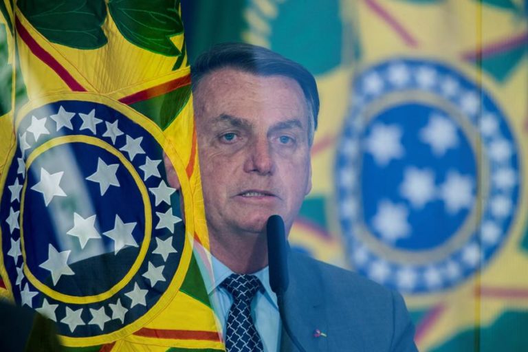 Bolsonaro vai recusar eventual derrota em 2022 e pode preparar golpe, diz antropólogo