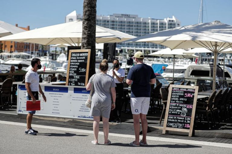 Covid-19: Retirar Portugal da” lista verde” foi decisão política britânica, diz Turismo do Algarve