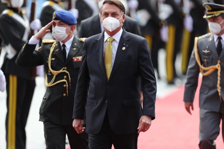 Bolsonaro diz que o Brasil viverá um caos elétrico sem a privatização da Eletrobras