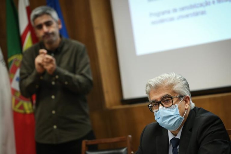 Covid-19: Governo pede “tranquilidade” e “serenidade” sobre mutação de variante com origem na Índia