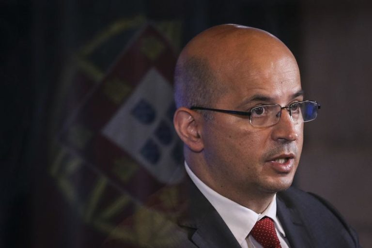 Portugal terá a ganhar com acordo tributário global, diz ministro das Finanças
