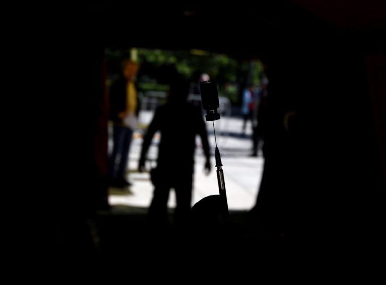 Covid-19: ECDC alerta para alto risco de exposição de migrantes e defende acesso à vacinação