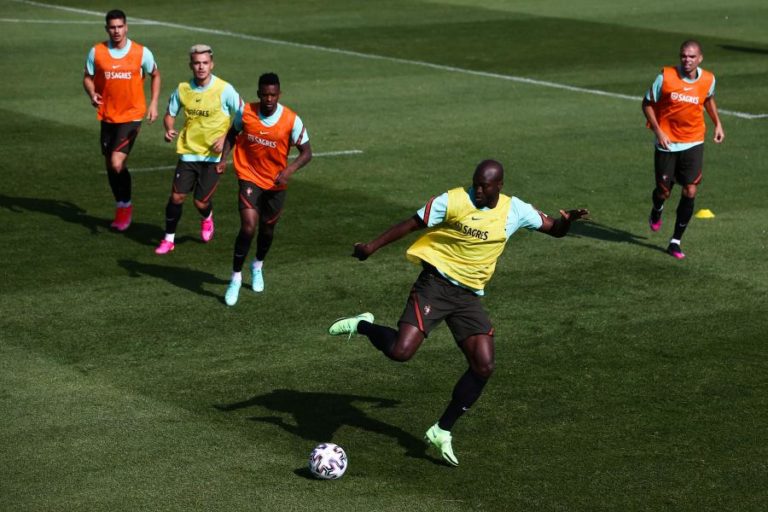 Euro2020: Danilo diz que ambição de 2016 mantém-se mas recusa favoritismo de Portugal