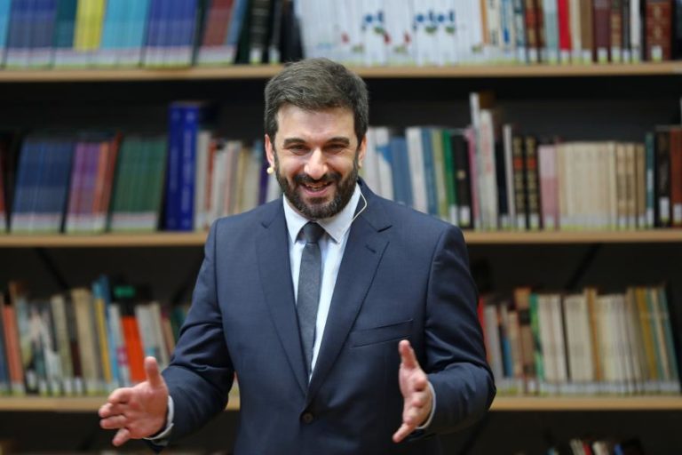 Ministro diz que ano letivo não foi perfeito, mas elogia resposta das escolas