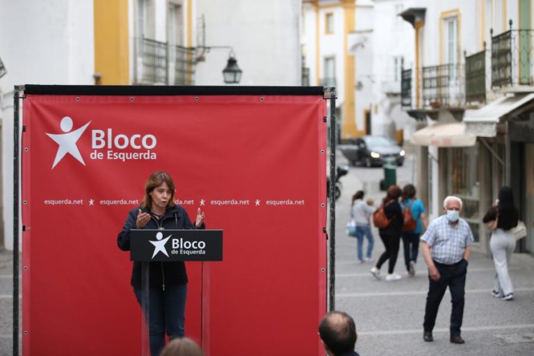 Covid-19: Catarina Martins critica “ideia do permanente anúncio” do Governo
