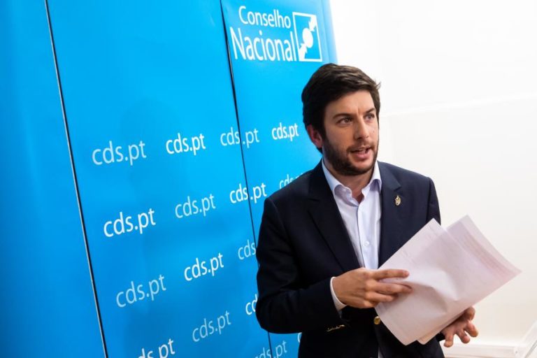 CDS exige que Costa e ministro peçam desculpa pela “nacionalização desastrosa” da TAP