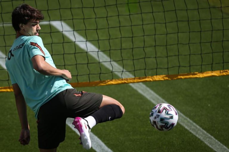 Euro2020: João Félix falha jogo com a Alemanha devido a dores musculares