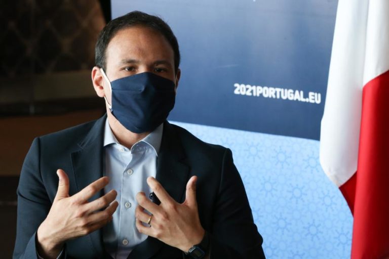 Desigualdades criadas com desenvolvimento do digital “não são aceitáveis” – Cédric O.