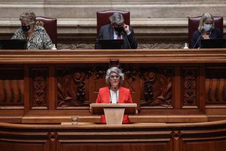 Covid-19: Governo não prevê prolongar apoio social para profissionais da Cultura