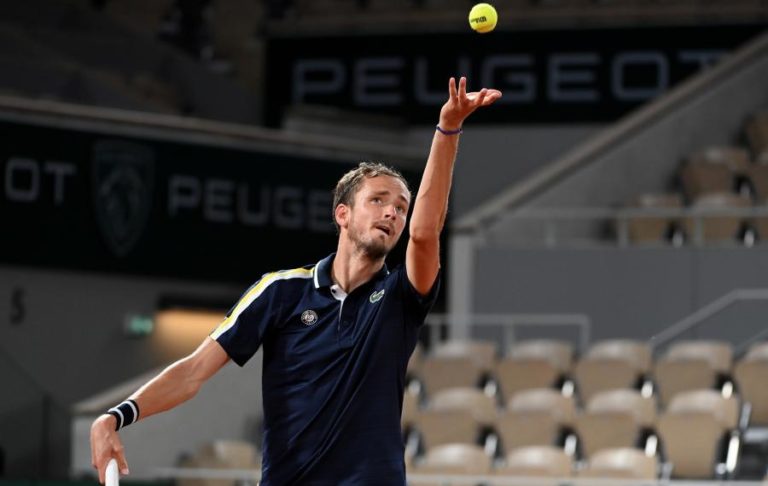 Medvedev apura-se para a terceira ronda de Roland Garros