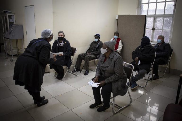 Covid-19: Quarta vaga de infeções na Europa terá “impacto severo” nas vacinas em África