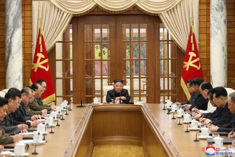 Partido no poder na Coreia do Norte anuncia reunião plenária para “rever assuntos de Estado”