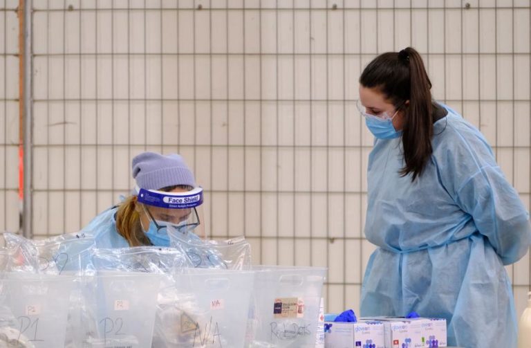 Covid-19: Unidades e serviços do SNS devem intensificar rastreios a utentes, acompanhantes e visitas