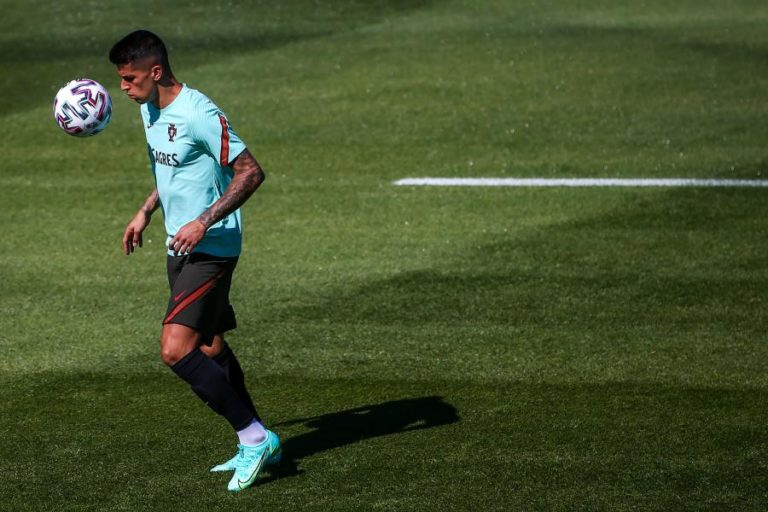 Euro2020: Cancelo fez teste positivo ao novo coronavírus e é substituído por Dalot