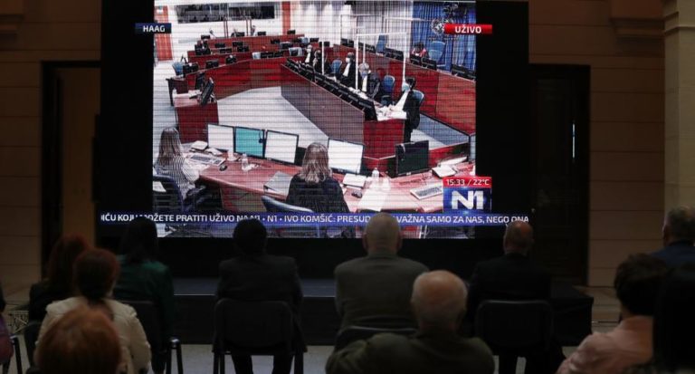 UE diz que confirmação da pena de Mladic põe fim a julgamento “chave” da história europeia