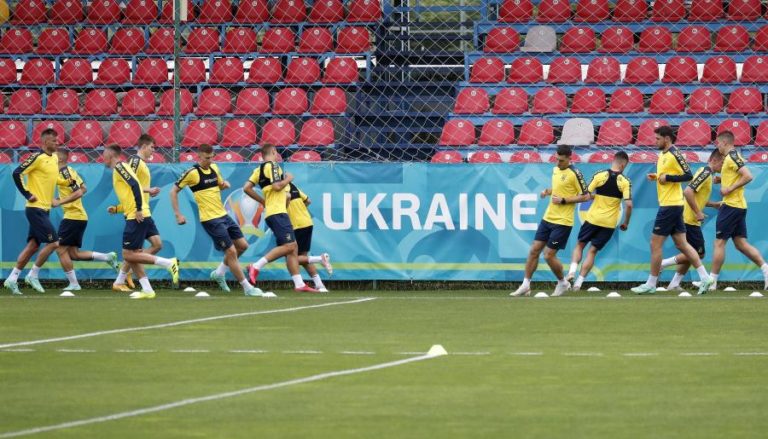 Euro2020: UEFA determina que Ucrânia retire apenas uma das frases da camisola
