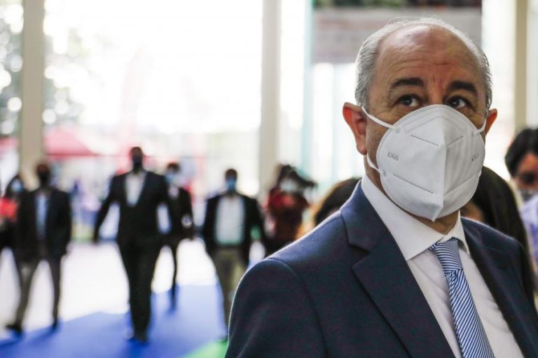 Rui Rio acusa IL de criticar o PCP e fazer pior ao promover arraial