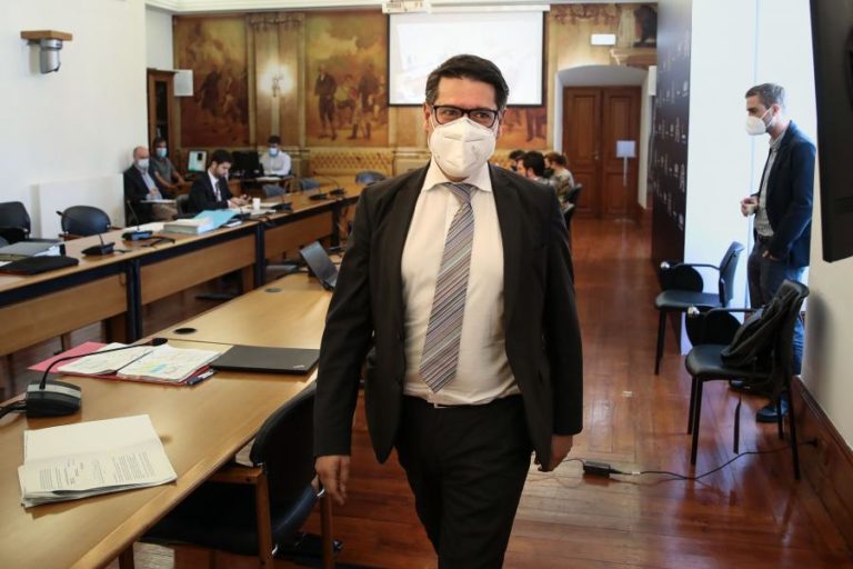 Novo Banco: BdP “subjugou-se” à ex-ministra das Finanças – Mourinho Félix