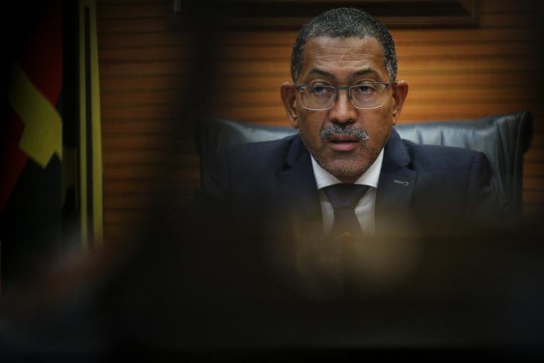 Angola reduz previsão de produção de petróleo em 27 mil barris/dia para 2021 – ministro