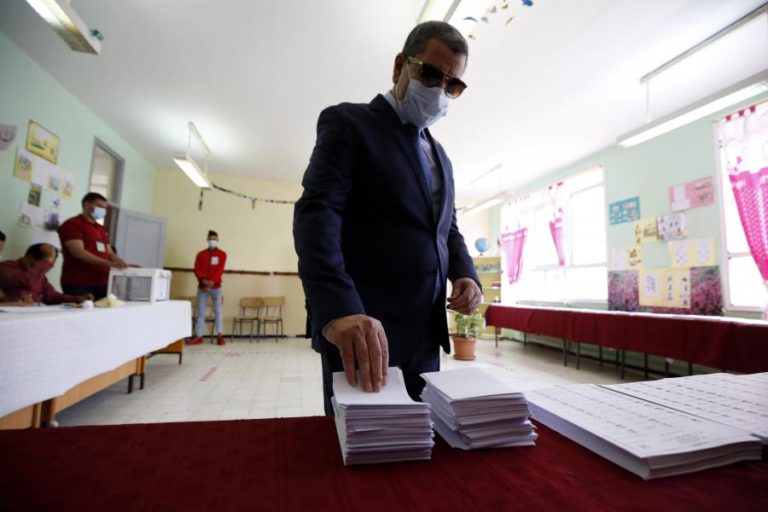 PM argelino apresenta demissão do governo após abstenção recorde nas legislativas