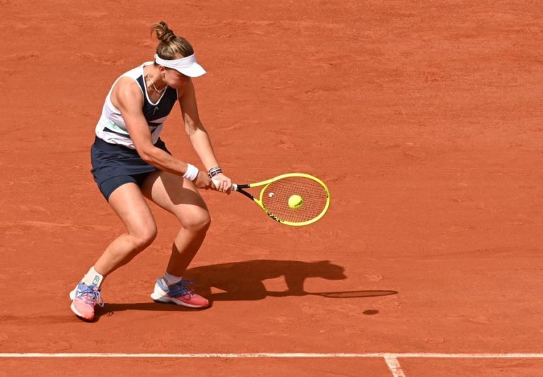 Roland Garros: Krejcikova bate Pavlyuchenkova e sagra-se campeã em Paris