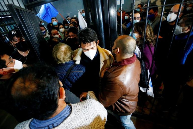 Centro-esquerda vence eleições regionais no Chile e conquista capital